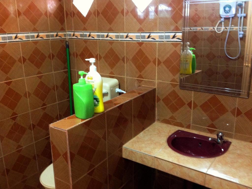 Nur Muslim Homestay At Kota Bharu Exteriör bild