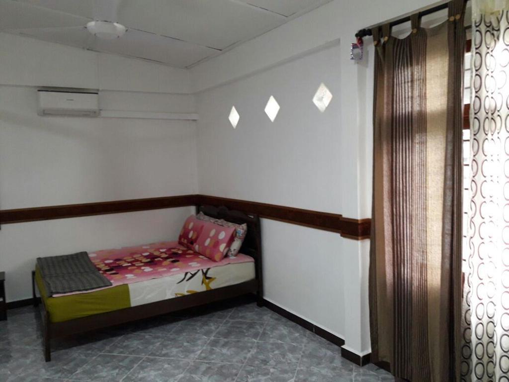 Nur Muslim Homestay At Kota Bharu Exteriör bild