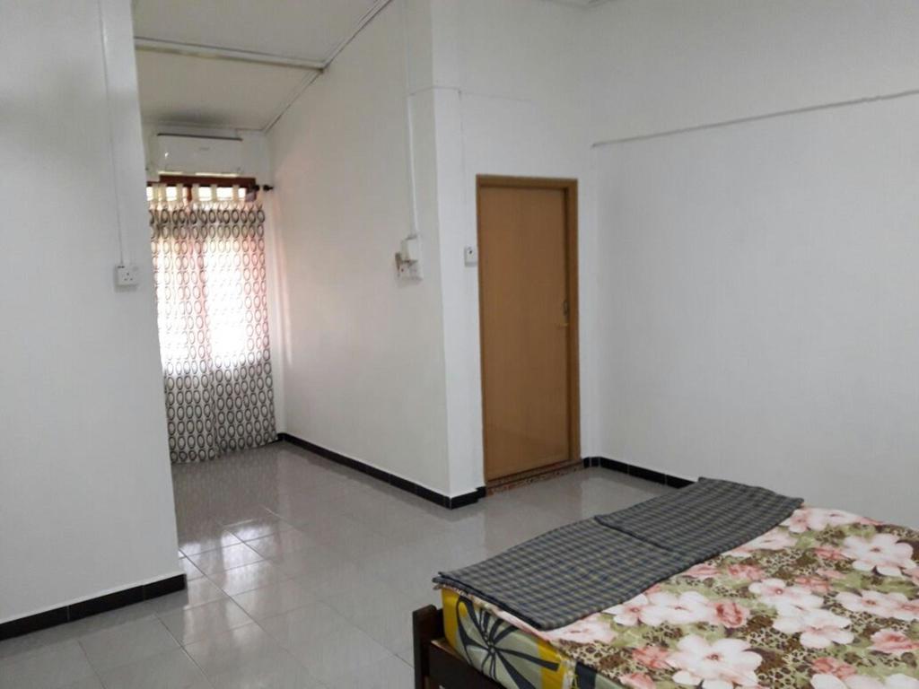 Nur Muslim Homestay At Kota Bharu Exteriör bild