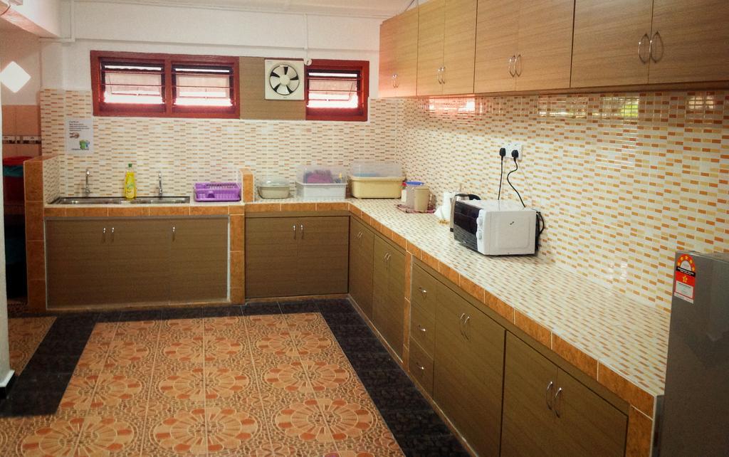 Nur Muslim Homestay At Kota Bharu Exteriör bild